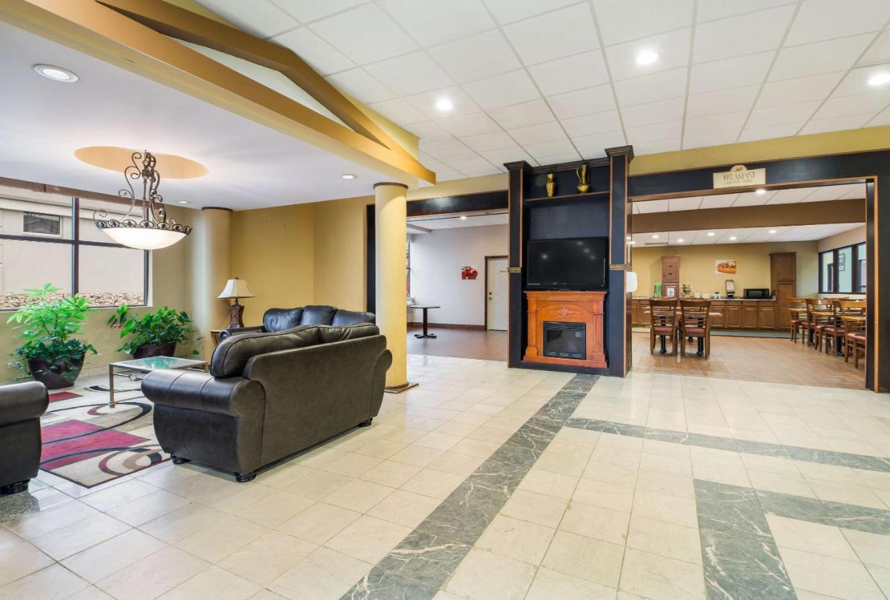 Suburban Studios Buffalo Airport Cheektowaga Exterior photo