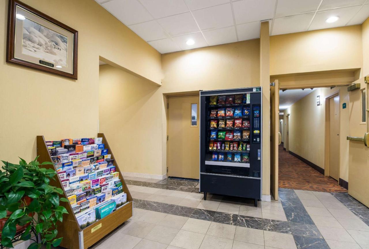 Suburban Studios Buffalo Airport Cheektowaga Exterior photo